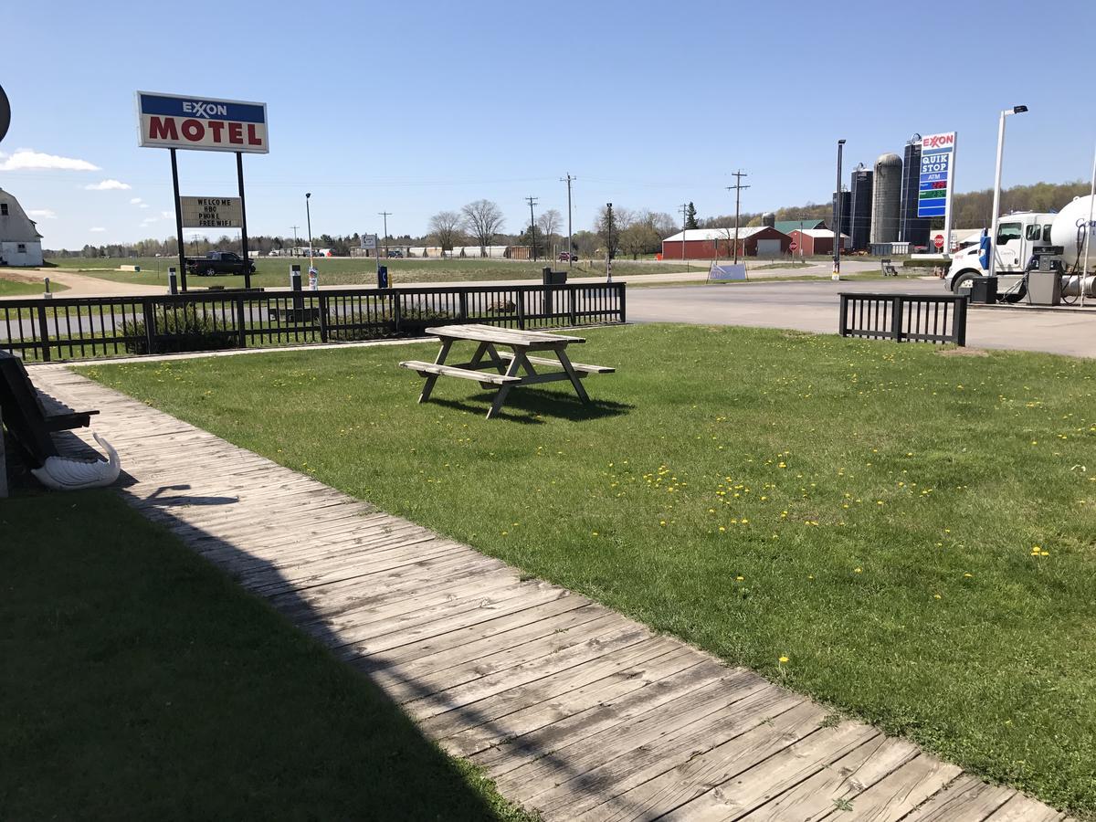 Exxon Quik Stop & Motel Wausaukee Exteriör bild